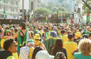  Ato em São Paulo pede anistia a Bolsonaro e exalta Trump 